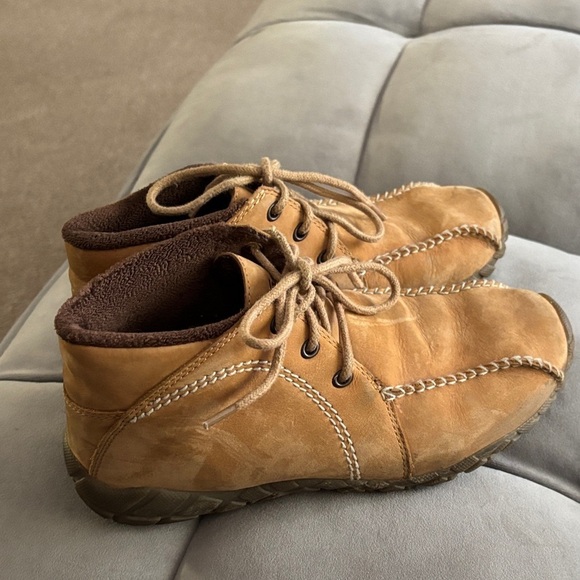 Teva suede chukka Boots Men’s size 8 main image 11